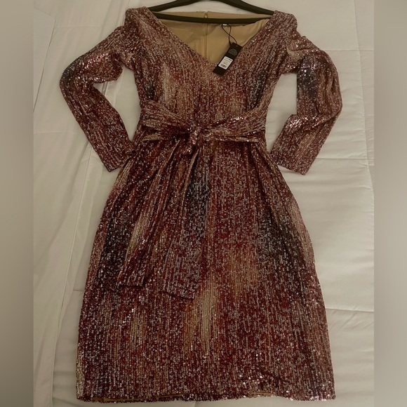 💥SALE💥Brand New V- Neck Sequin Dress. - Picture 4 of 6
